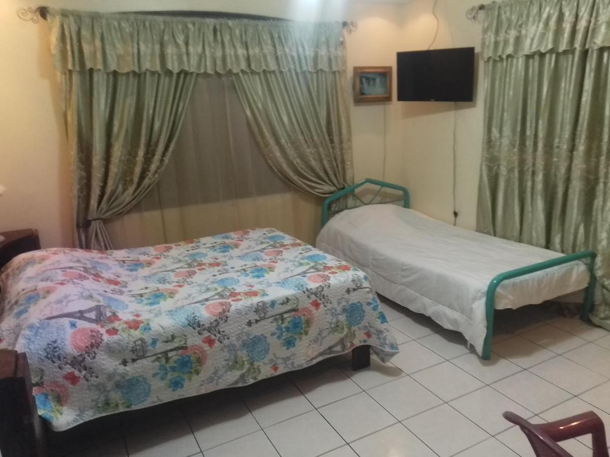 Alexander B&B 阿拉胡埃拉 外观 照片