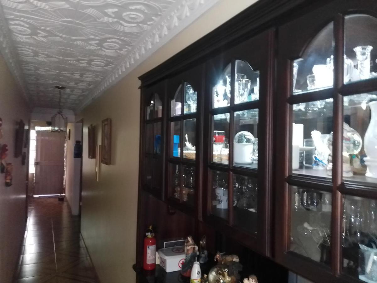 Alexander B&B 阿拉胡埃拉 外观 照片