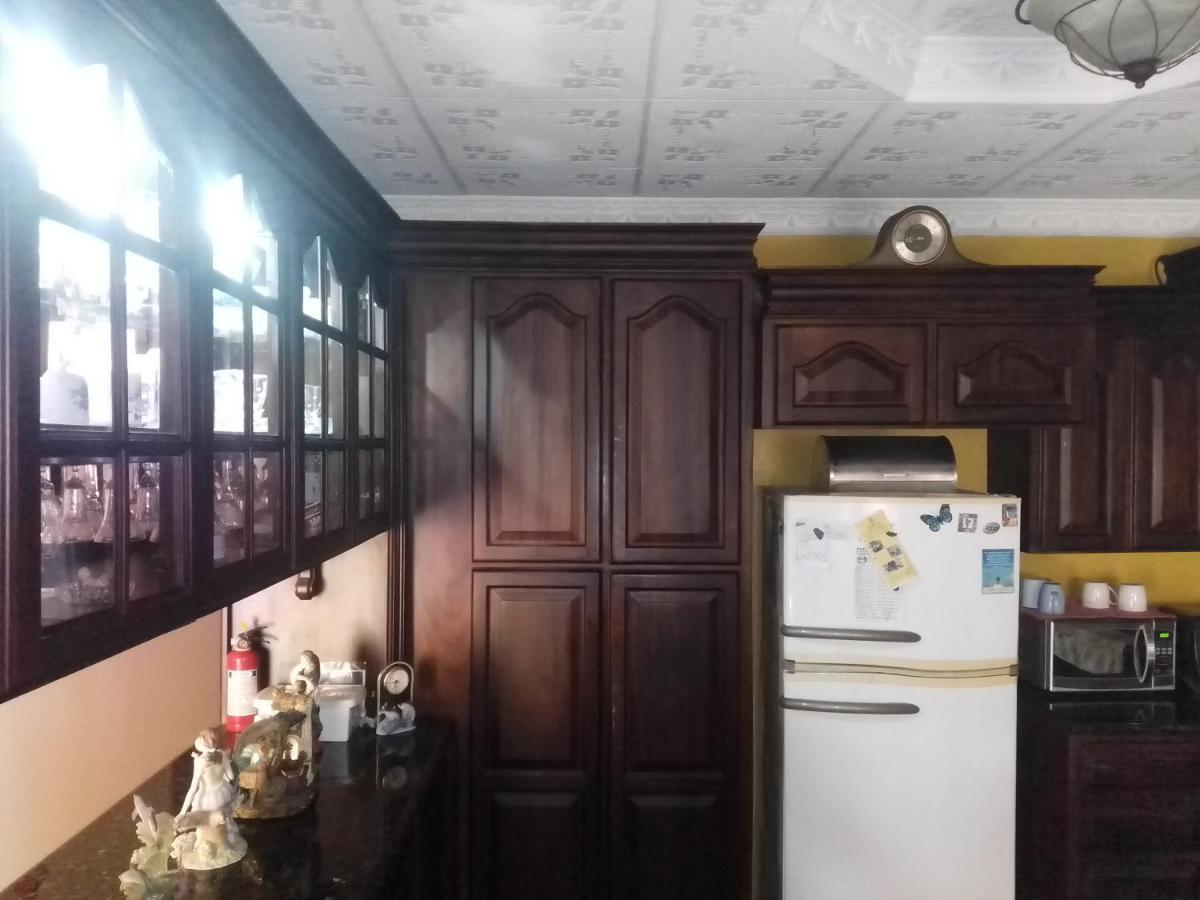 Alexander B&B 阿拉胡埃拉 外观 照片