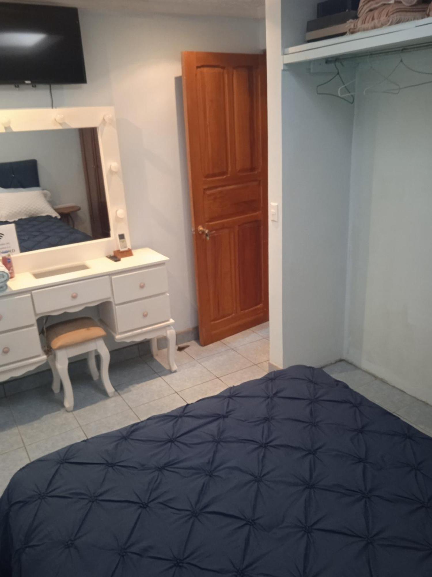 Alexander B&B 阿拉胡埃拉 外观 照片